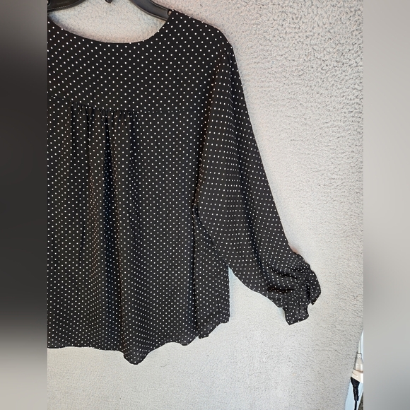 T. Tahari Womens Blouse Sz 1X Black White Polka Dot Full Front Button Semi Sheer - Picture 13 of 13